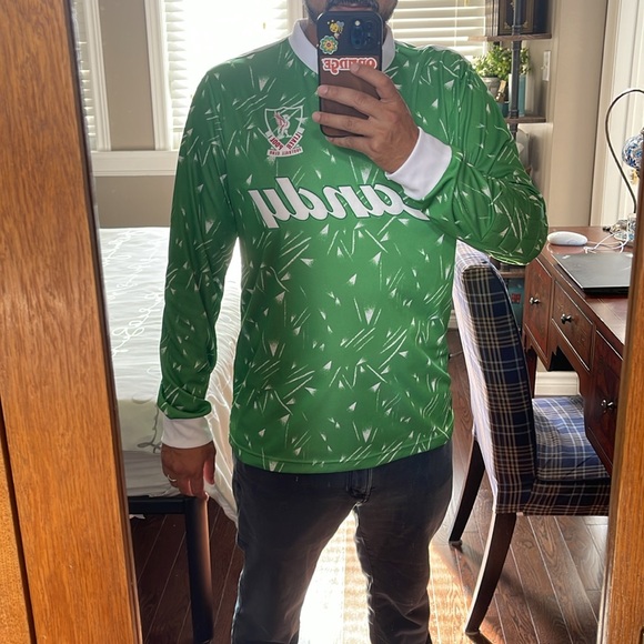 Liverpool Replica Goalkeeper Kit - Picture 5 of 5